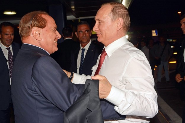 Silvio Berlusconi i Władimir Putin (zdjęcie z 2015 r.) /TELENEWS    /PAP/EPA