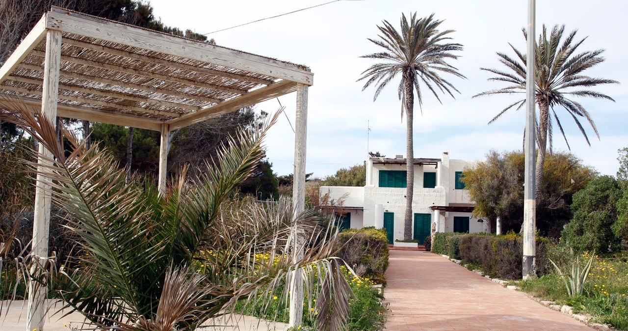 Silvio Berlusconi kupił willę na Lampedusie za 1,5 mln euro w 2011 roku. Jego rodzina sprzedała ją dwukrotnie drożej /Tony Gentile / Reuters /Agencja FORUM