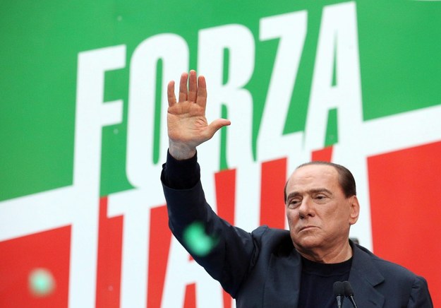 Silvio Berlusconi najwyraźniej nie zamierza zaciskać pasa w dobie kryzysu. /ALESSANDRO DI MEO    /PAP/EPA