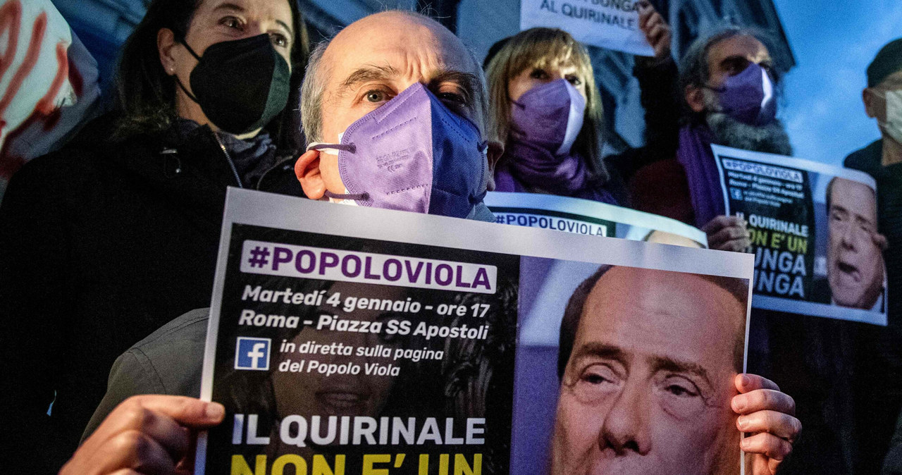 Silvio Berlusconi słynie z zamiłowania do pięknych kobiet /TIZIANA FABI/AFP/East News /East News