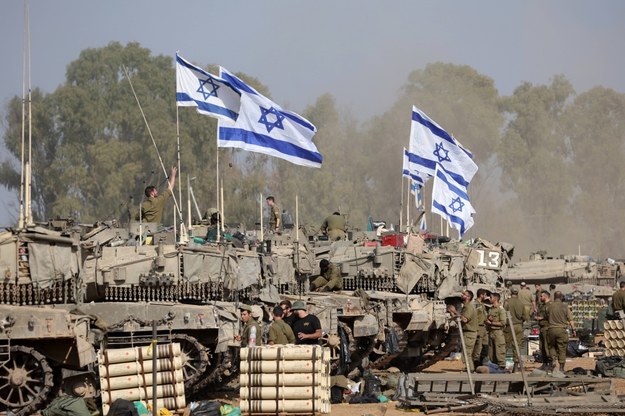 Siły izraelskie w pobliżu granicy ze Strefą Gazy /ABIR SULTAN /PAP/EPA