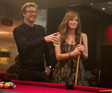 Simon Baker i Anna Faris w scenie z filmu "Daje nam rok"