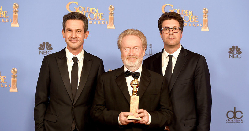 Simon Kinberg, Ridley Scott, Michael Schaefer na rozdaniu Złotych Globów. /Kevin Winter /Getty Images