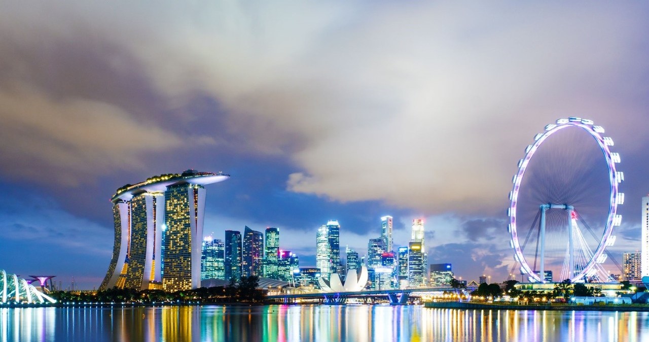 Singapur, czyli Miasto Lwa, przyciąga fanów nowoczesnych rozwiązań /123RF/PICSEL
