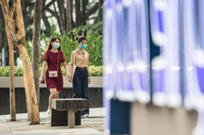 Singapur: Koronawirus rozprzestrzenia się wśród zaszczepionych. Nie ma ciężkich przypadków