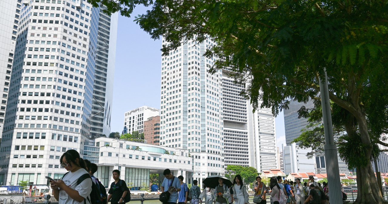 Singapur wypowiada wojnę e-papierosom. Kary za używanie i handel będą drastyczne. Na zdj. dzielnica finansowa w Singapurze /ROSLAN RAHMAN /AFP