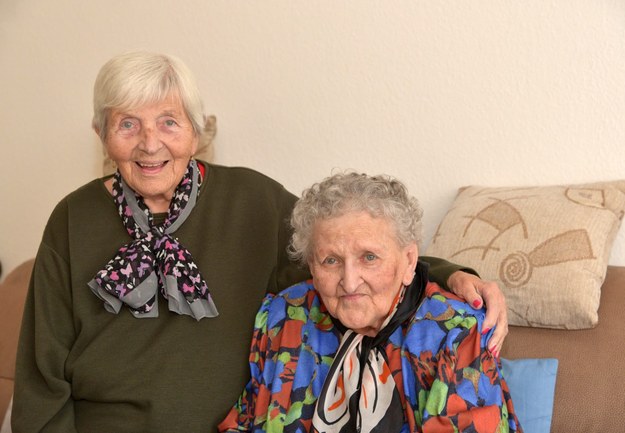Siostry Annelore Al-Ghazal i Hedwig Horsch po 40 latach spotkały się do domu opieki w Mannheim /RENE PRIEBE /PAP/EPA