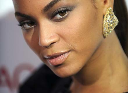 Siostrzeniec Beyonce nie wierzy swojej cioci /AFP