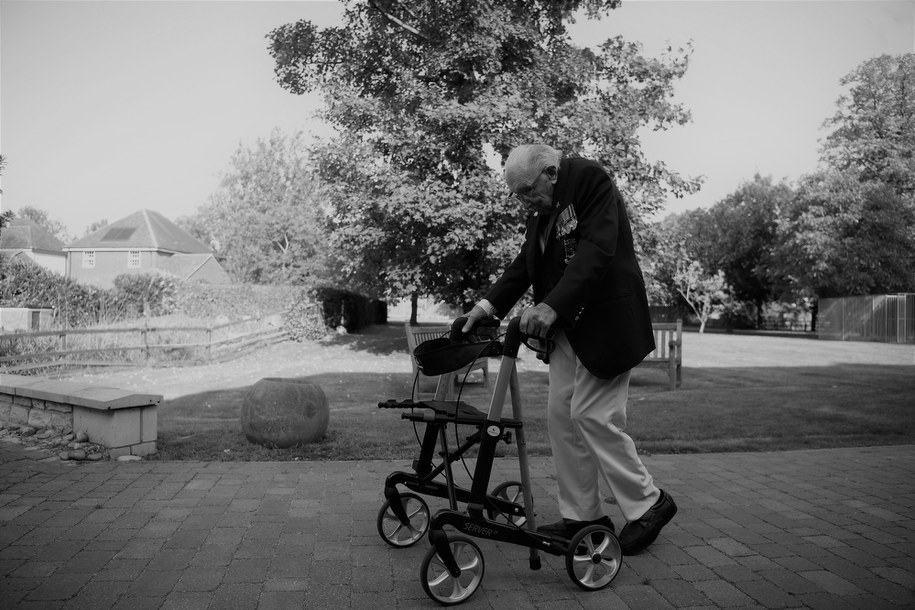 Sir Tom Moore /NEIL HALL /PAP/EPA