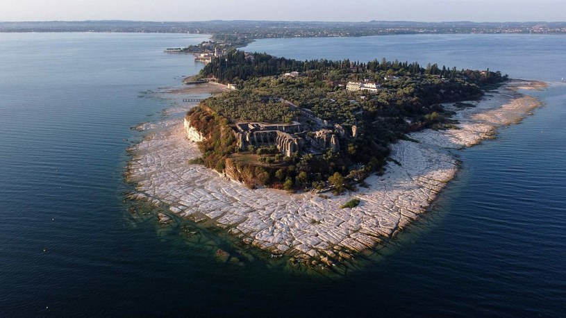 Sirmione nad jeziorem Garda we Włoszech /AFP