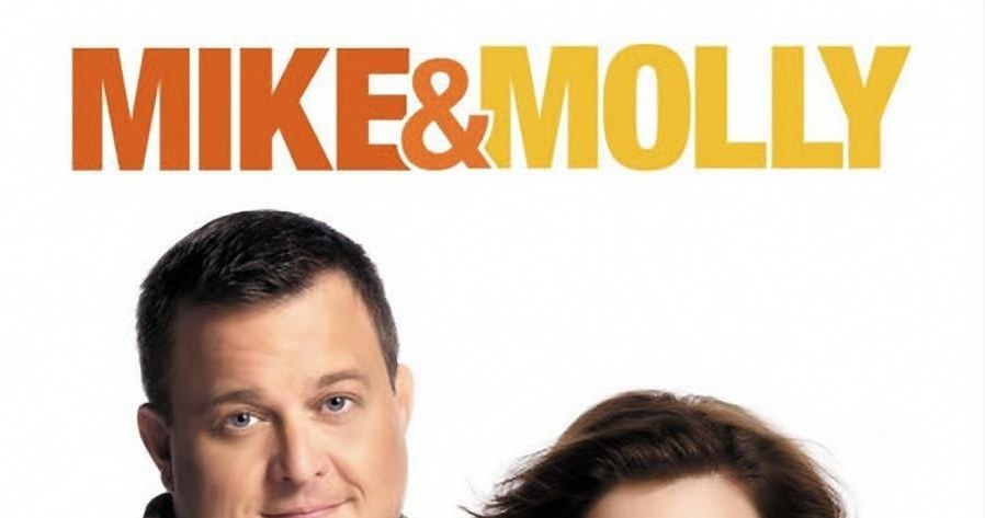 Sitcom "Mike i Molly" opowiadający o losach dwójki samotnych grubasów, którzy spotykali się na mityngach dla anonimowych żarłoków bije w Stanach rekordy popularności. /materiały prasowe