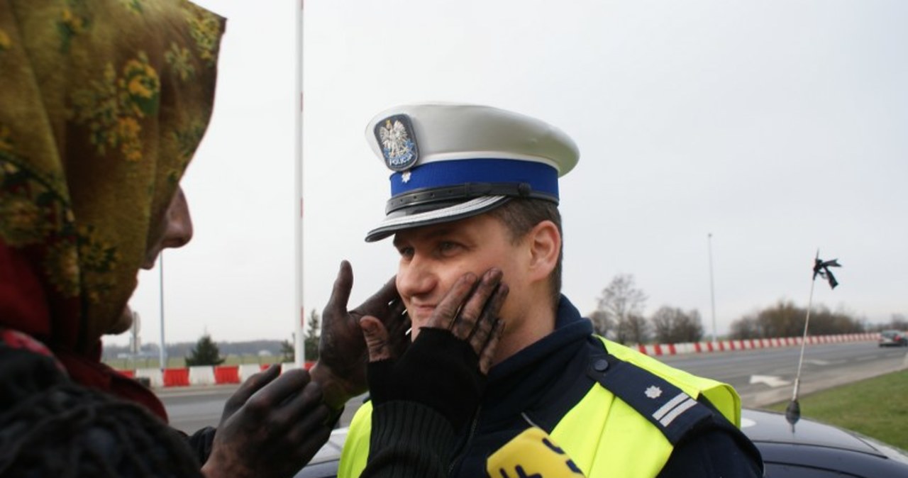 Siuda Baba kontra policjanci. "Za te wszystkie mandaty!"