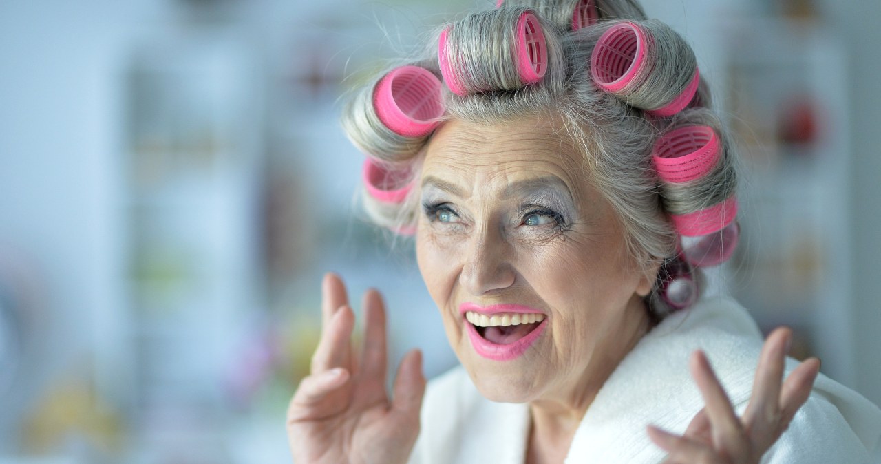 Siwe włosy? Wypróbuj domowy odsiwiacz /123RF/PICSEL