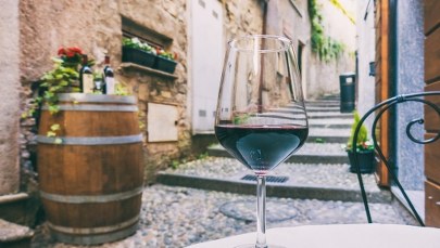 Skąd ból głowy po czerwonym winie?