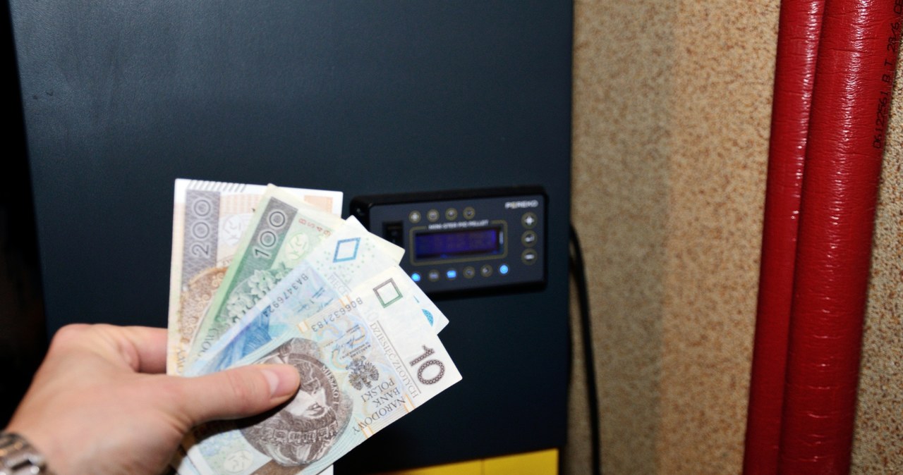 Skąd można dostać pieniądze na wymianę pieca? Warto sprawdzić te programy. /Bartlomiej Magierowski /East News