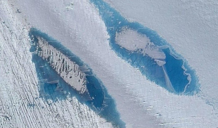 Skąd się wzięły błękitne jeziora na Antarktydzie Wschodniej? /materiały prasowe