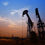 Skąd wysokie wzrosty cen amerykańskiej ropy? To niekoniecznie trend wznoszący