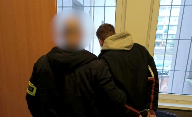 Skakał po samochodzie i transmitował na żywo w sieci. Patostreamer zatrzymany