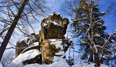 Skalny labirynt niedaleko Krosna. Idealny na zimowy spacer
