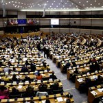 Skandal korupcyjny w PE. Dwóch europosłów straci immunitet?