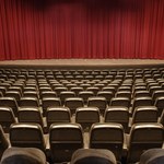 Skandal w belgijskim teatrze. Widzowie nie wytrzymują z powodu rozpylanego zapachu