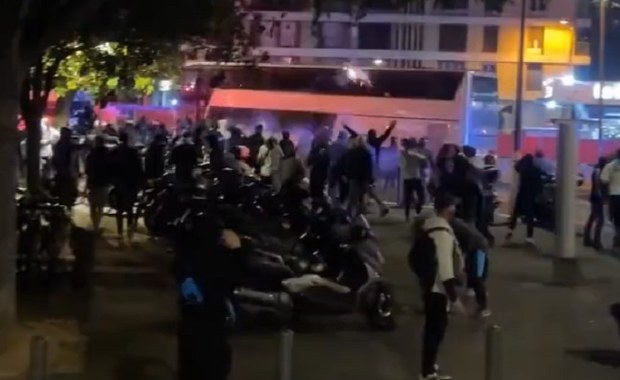 Skandal w Marsylii. Atak na autokar z piłkarzami Lyonu, trener we krwi