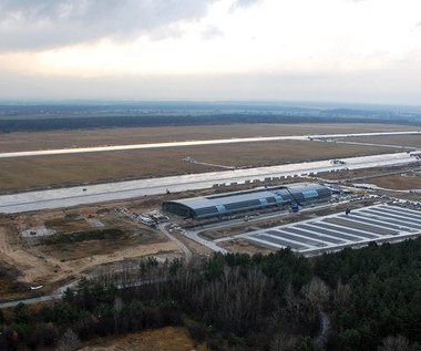 Skandal w Modlinie. Lotnisko sparaliżowane do końca roku