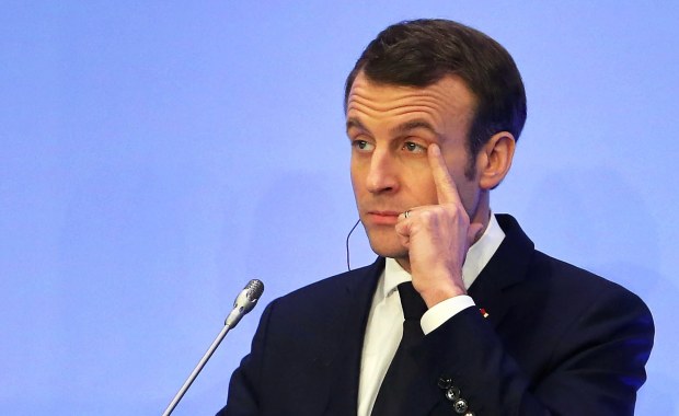 Skandal w najbliższym otoczeniu Macrona! Setki tysięcy euro i współpraca z rosyjskim miliarderem