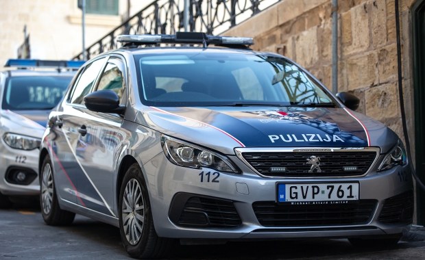 Skandal w samolocie na Maltę. Polscy kibice trafili prosto do radiowozu