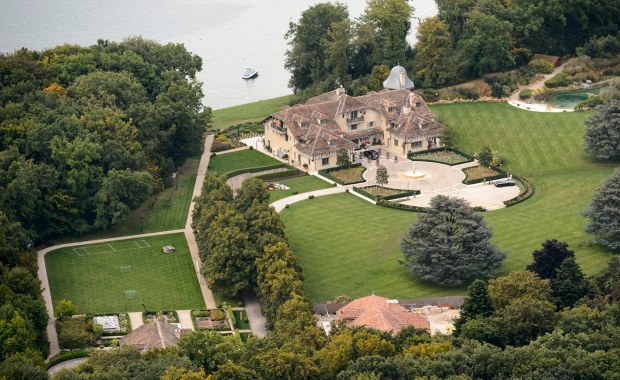 Skandal w willi Schumachera! Przyjaciel rodziny oskarżony o gwałt