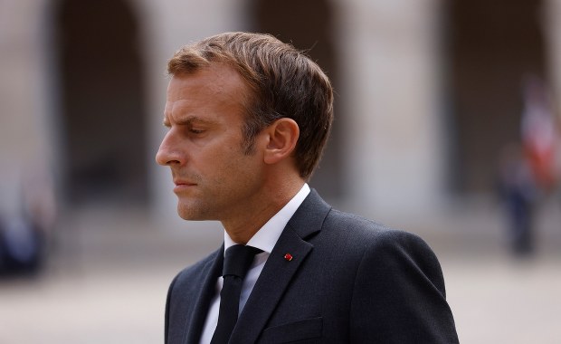 Skandal we Francji. Kody QR ze szczepienia prezydenta i premiera dostępne w sieci