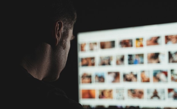 Skandal we Włoszech. Ujawniono stronę, gdzie pojawiały się intymne zdjęcia kobiet