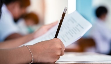 Skandal z AI na uczelni. Nawet 58 tys. osób ponownie usiądzie do egzaminu