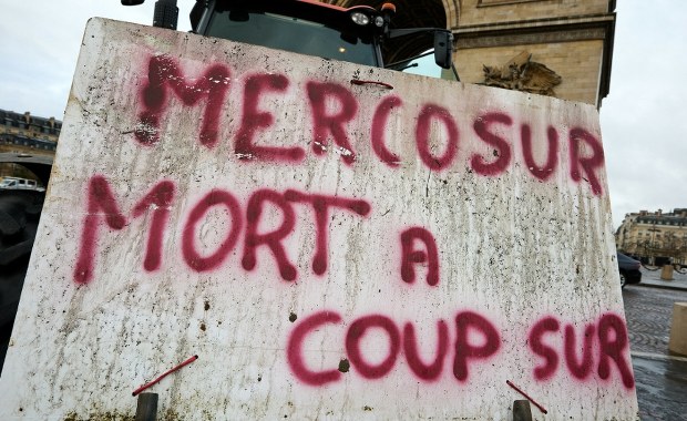 Skandal z umową UE - Mercosur. "Towary mogą zacząć płynąć od wtorku"