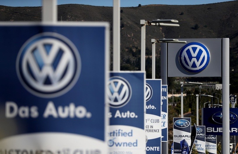 Skandal związany z manipulowaniem wynikami emisji spalin rozpoczął się od Volkswagena /AFP