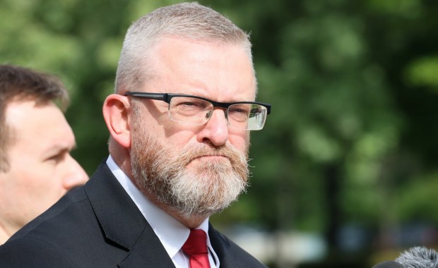 Skandaliczne słowa Grzegorza Brauna. Jest decyzja prokuratury 