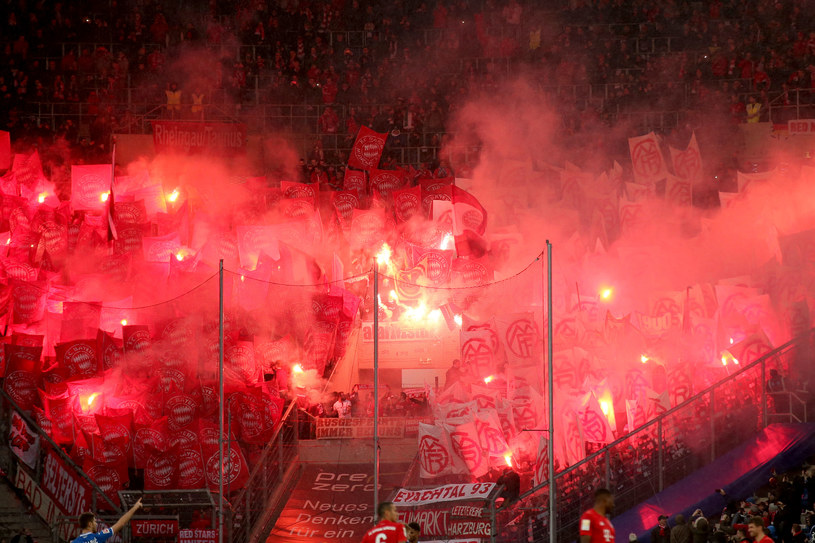 Skandaliczne zachowanie kibiców Bayernu /Getty Images