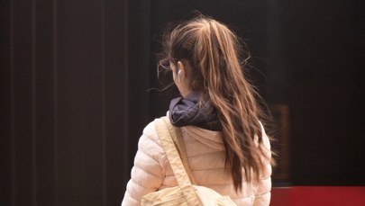 Skandaliczne zachowanie wobec nastolatki w autobusie. Jest apel do kobiet