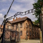 Skandalicznie zachowanie turystów w Auschwitz. Dwóch 23-latków z zarzutami