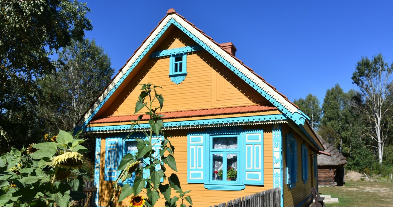 Skansen w Podlaskim Muzeum Kultury Ludowej i Muzeum Wsi w Wasilkowie k. Białegostoku - wśród drewnianych chat i spichlerzy odbywają się zajęcia praktyczne z zielarstwa /fot. Albin Marciniak /East News