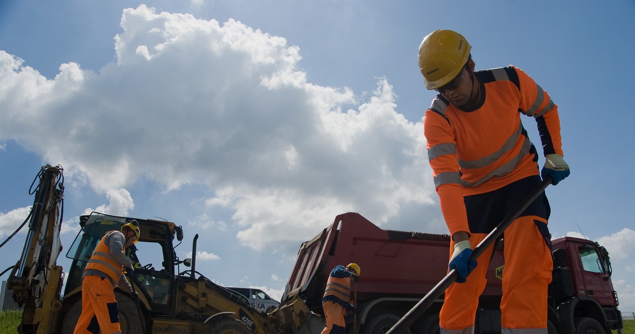 Skanska zatrudni w tym roku prawie 1000 nowych pracowników /.