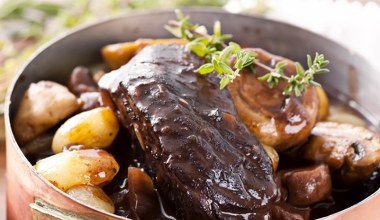 Skarbnica kolagenu i białka, ale rzadko jadamy. Koneserzy dobrego mięsa cenią za delikatność