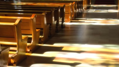 ​Skarbonkę z datkami wyniósł z kościoła razem ze stolikiem