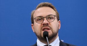 Skarga na zachowanie Ozdoby w PE. "On właśnie zachrumkał jak świnia"