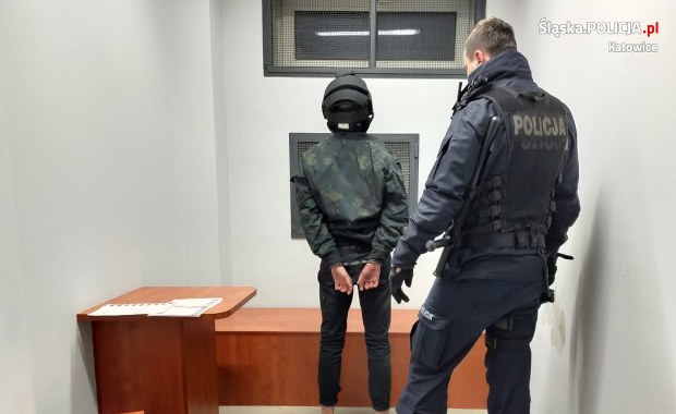Skatował 52-latka drewnianą pałką. 18-latek z Katowic z zarzutem usiłowania zabójstwa