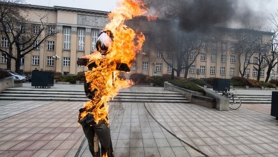 Skazany za spalenie kukły Żyda trafi do więzienia