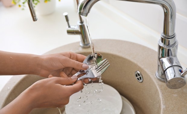 Skażenie wody w 12 miejscowościach na Mazowszu. Nie można korzystać