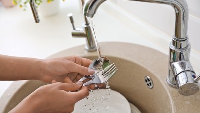 Skażenie wody w 12 miejscowościach na Mazowszu. Nie można korzystać