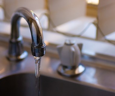 Skażona woda w kranie. "Nie nadaje się do spożycia"