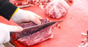 Skażona wołowina. Resort gasi pożar po niefortunnych słowach wiceminister